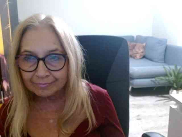 BlondeSofia webcam