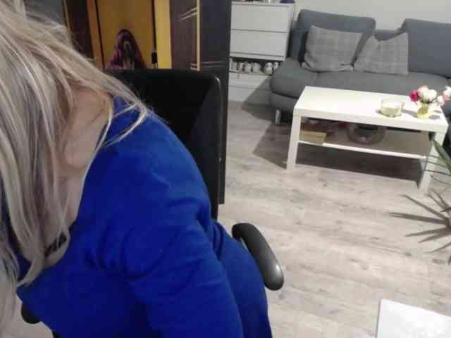 BlondeSofia webcam