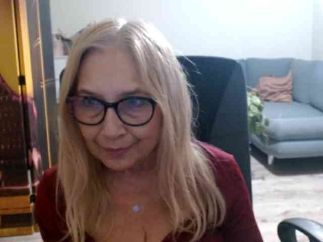 BlondeSofia webcam