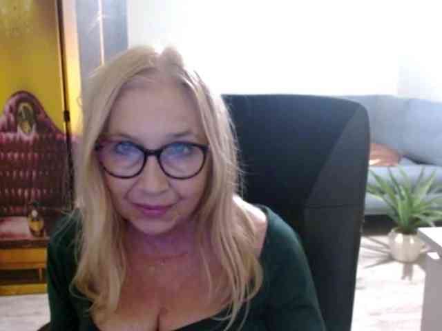 BlondeSofia webcam