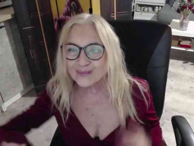 BlondeSofia webcam