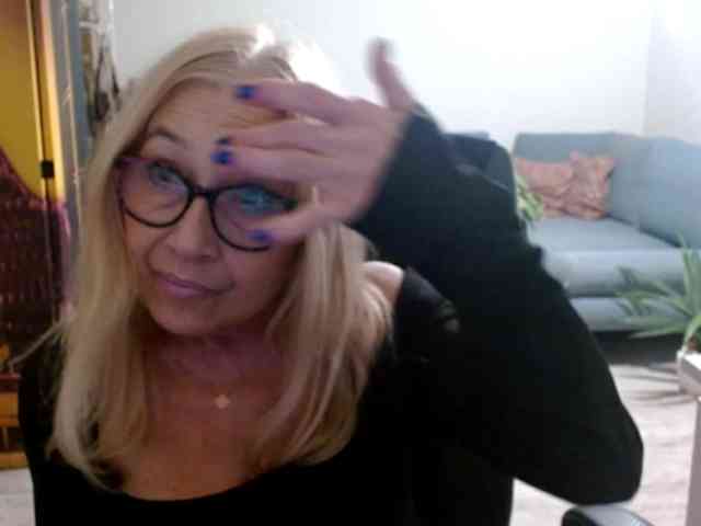 BlondeSofia webcam