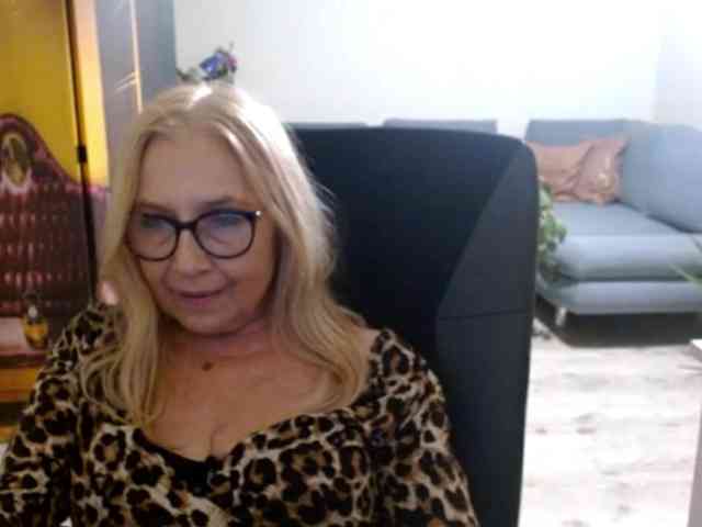BlondeSofia webcam