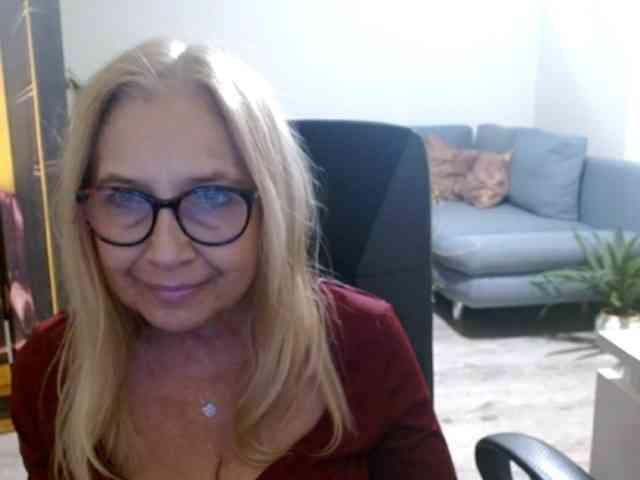 BlondeSofia webcam
