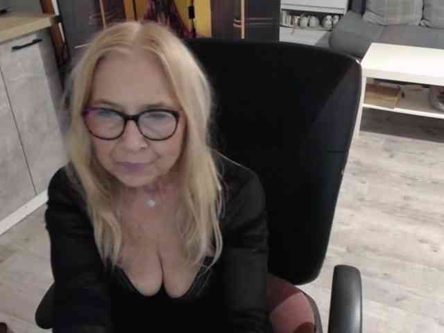 BlondeSofia webcam