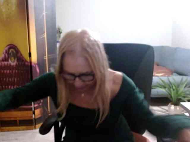 BlondeSofia webcam