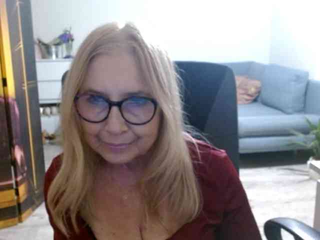 BlondeSofia webcam