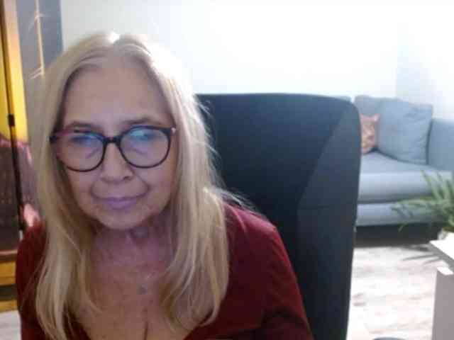 BlondeSofia webcam