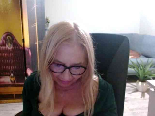 BlondeSofia webcam