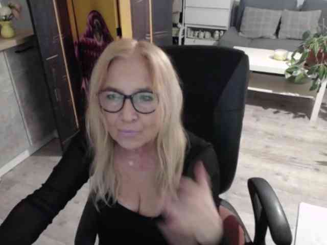 BlondeSofia webcam