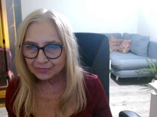 BlondeSofia webcam