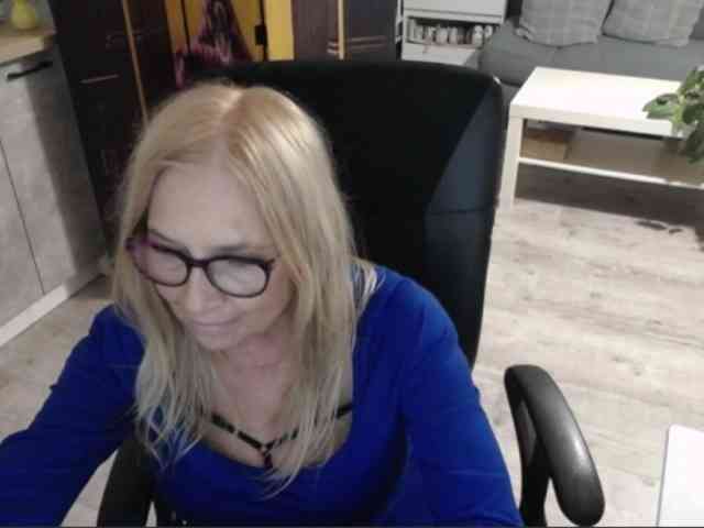 BlondeSofia webcam