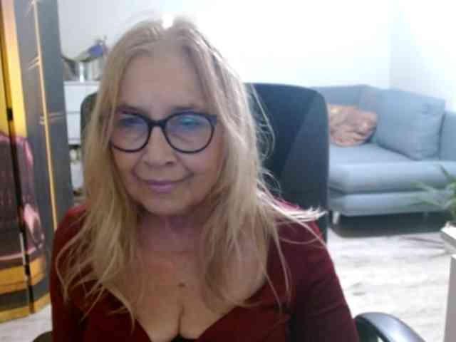 BlondeSofia webcam