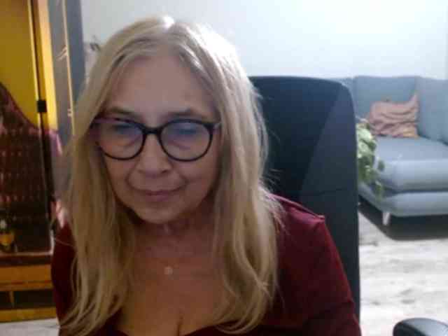 BlondeSofia webcam