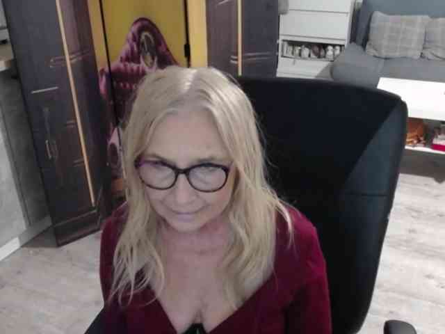 BlondeSofia webcam