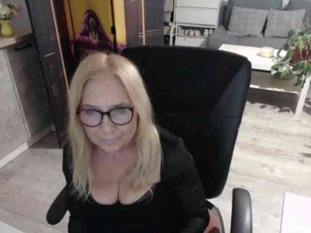 BlondeSofia webcam