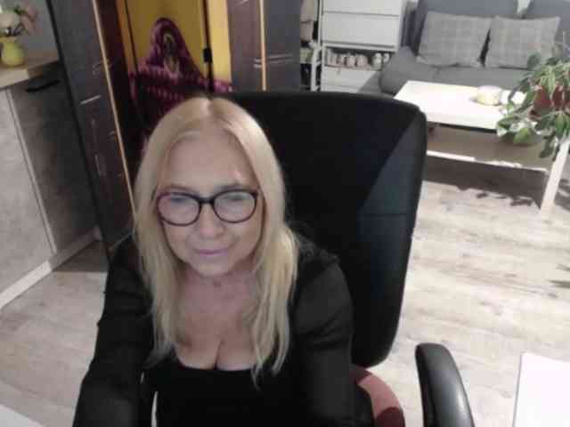BlondeSofia webcam