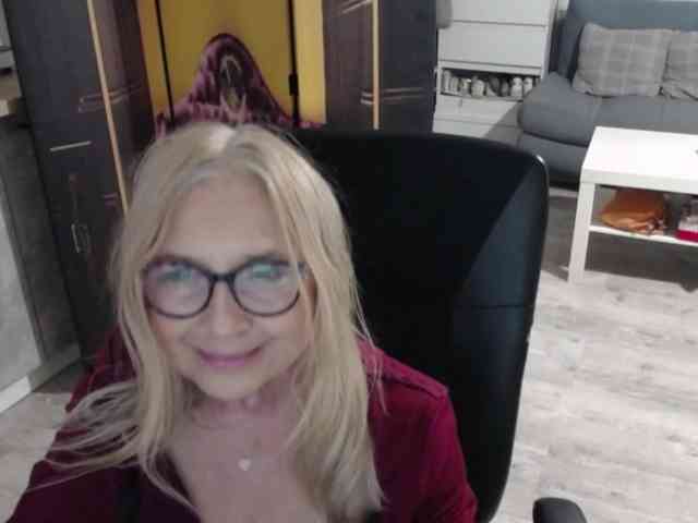 BlondeSofia webcam