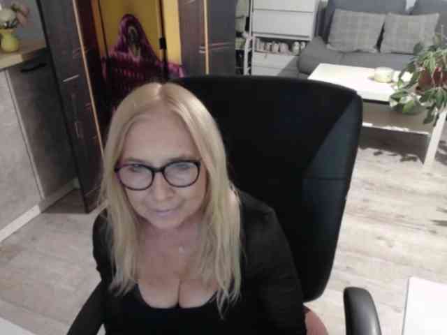 BlondeSofia webcam