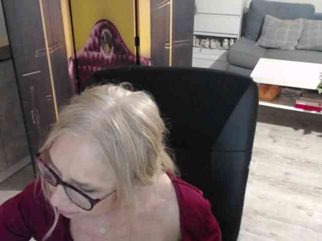 BlondeSofia webcam