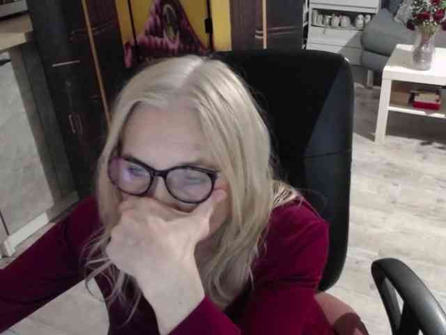 BlondeSofia webcam