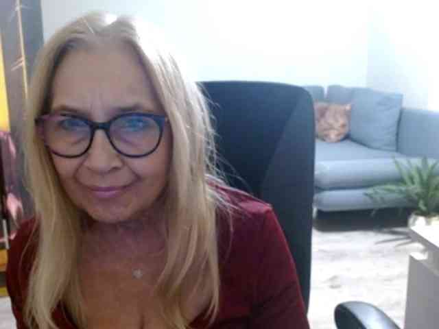 BlondeSofia webcam