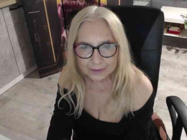 BlondeSofia webcam
