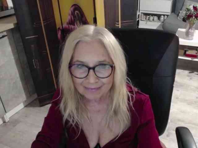 BlondeSofia webcam