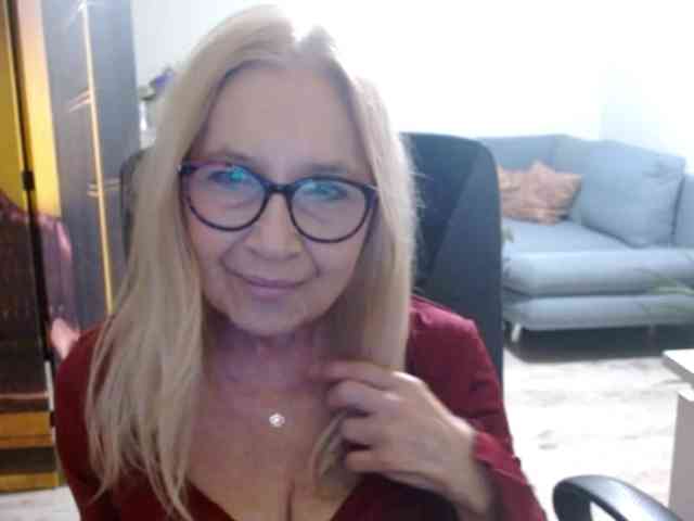 BlondeSofia webcam