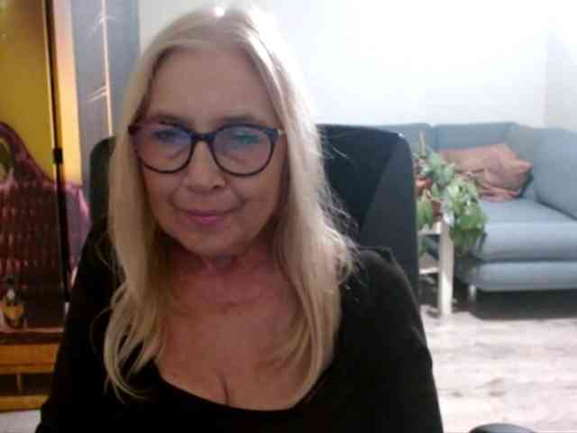 BlondeSofia webcam