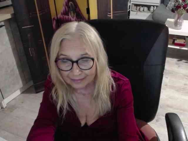 BlondeSofia webcam