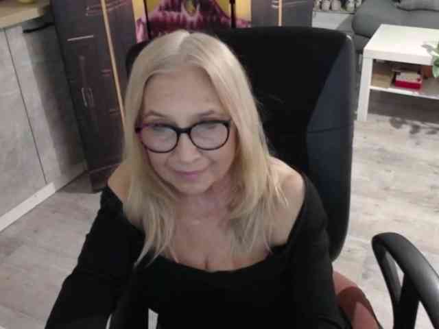 BlondeSofia webcam