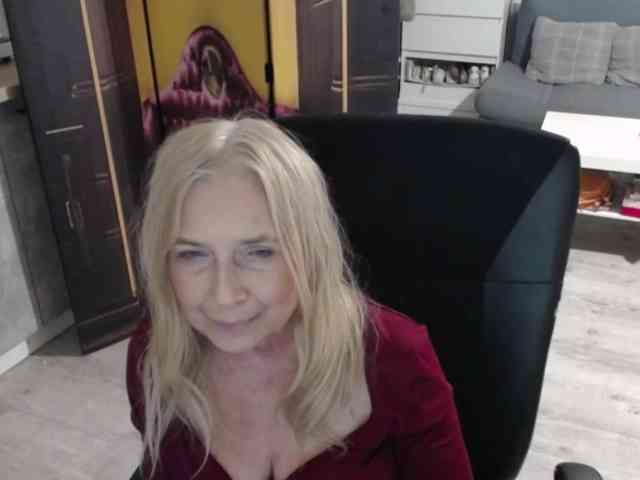 BlondeSofia webcam