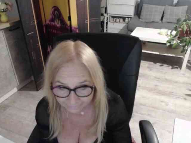 BlondeSofia webcam