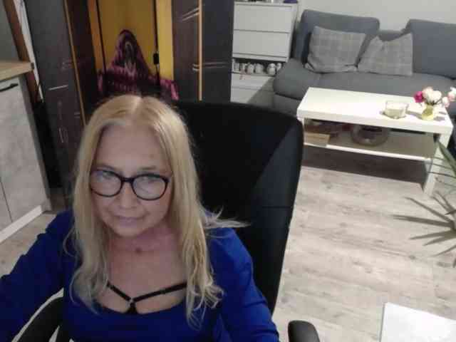BlondeSofia webcam