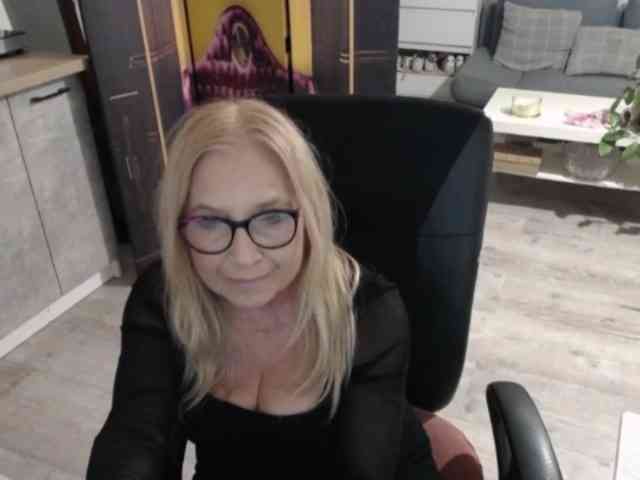 BlondeSofia webcam