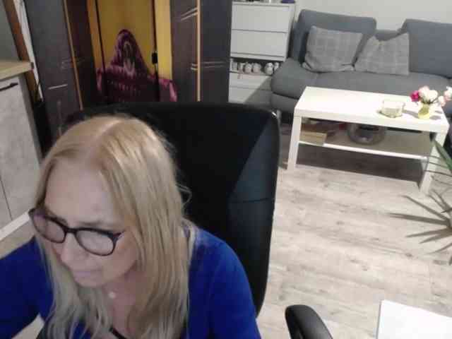 BlondeSofia webcam