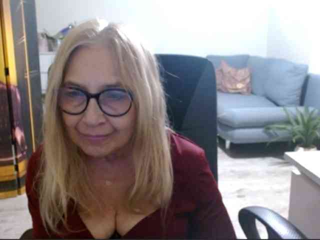 BlondeSofia webcam