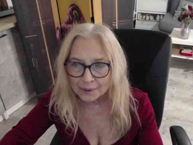 BlondeSofia webcam