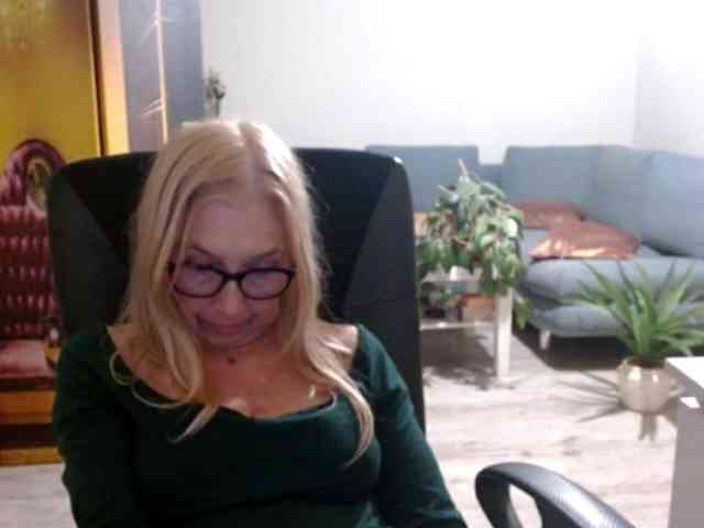 BlondeSofia webcam