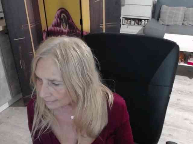 BlondeSofia webcam