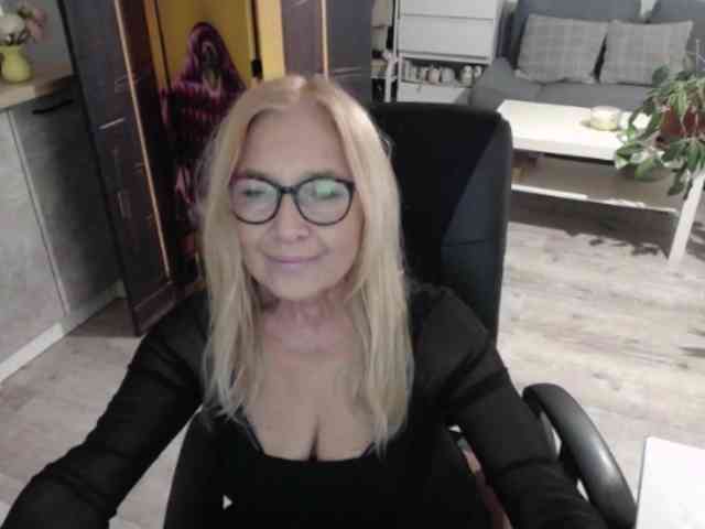 BlondeSofia webcam