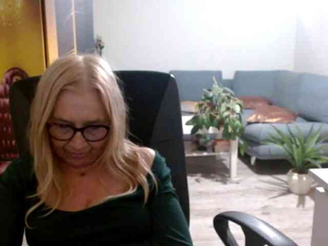 BlondeSofia webcam