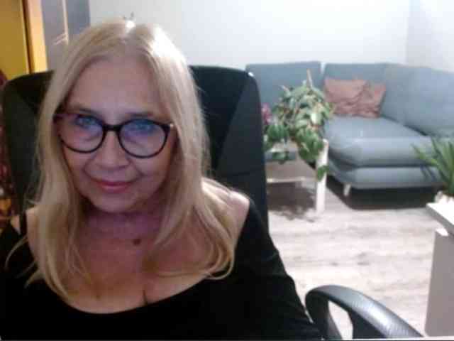 BlondeSofia webcam