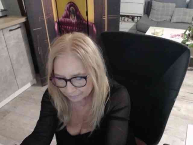 BlondeSofia webcam