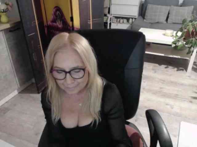 BlondeSofia webcam