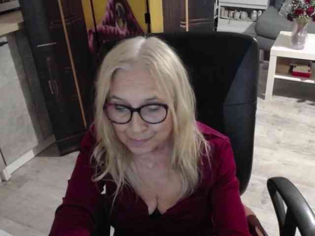 BlondeSofia webcam