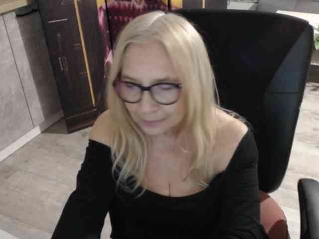 BlondeSofia webcam