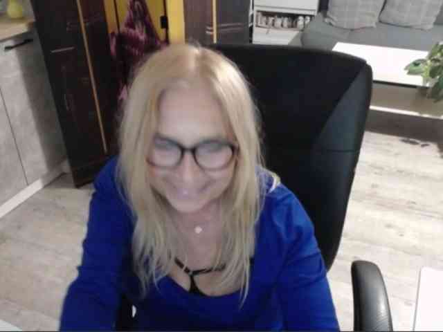 BlondeSofia webcam