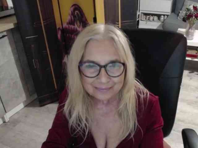 BlondeSofia webcam